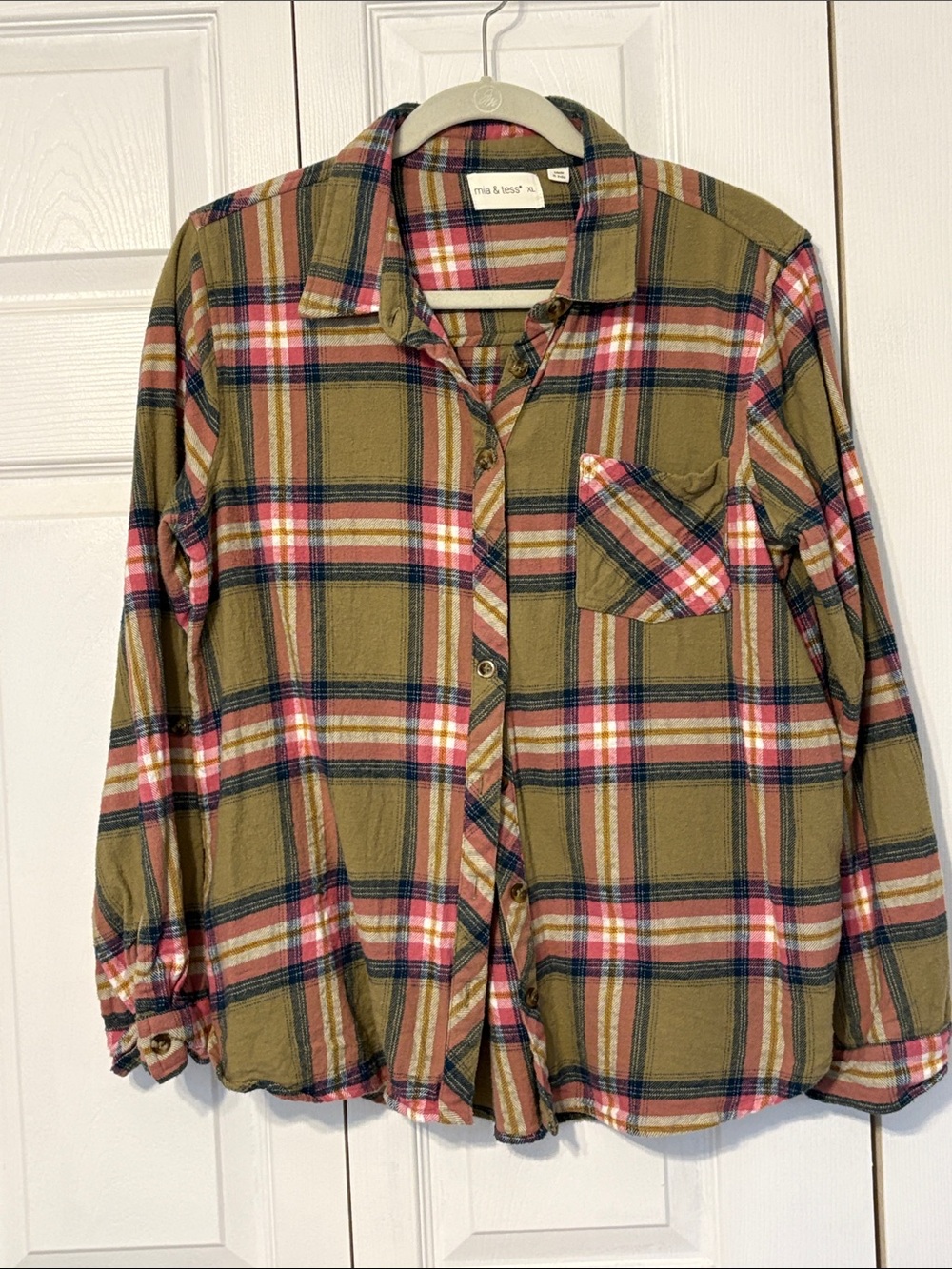 Mia & Tess Olive Plaid Button-Down Shirt. XL. Never worn!